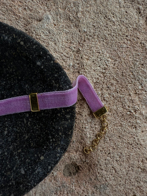 TIMELESS LION VELVET CHOKER