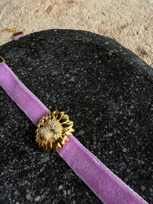 TIMELESS LION VELVET CHOKER