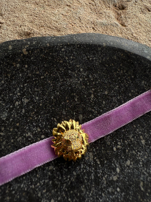 TIMELESS LION VELVET CHOKER