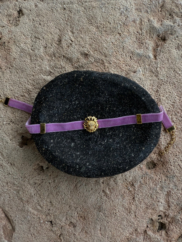 TIMELESS LION VELVET CHOKER