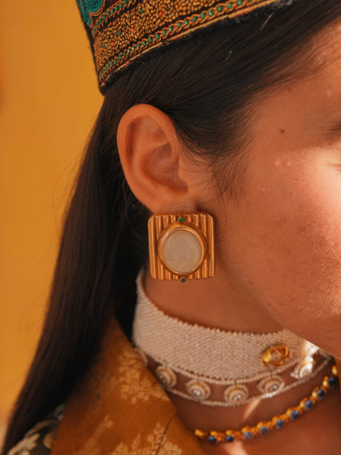 RIBBED MOONSTONE EARRING