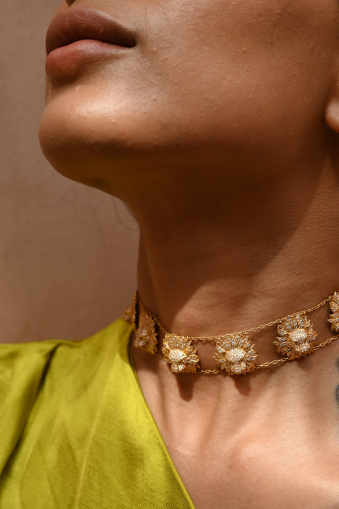 SPARKLING GOLD LION CHOKER