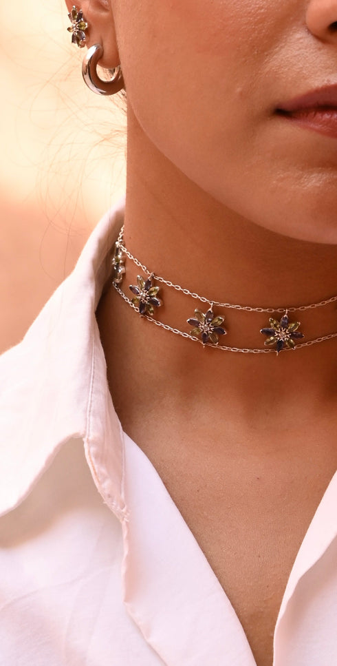 SILVER FLOWER CHOKER