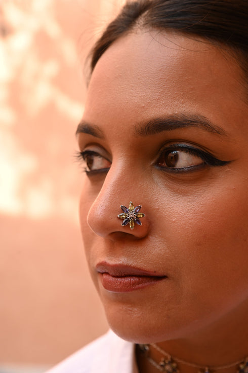 SILVER FLOWER NOSE PIN