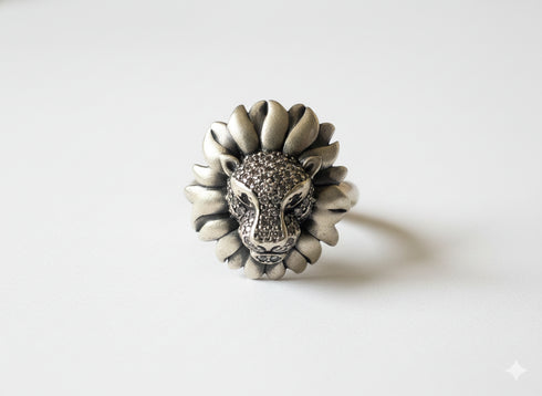 MATTE SILVER LION RING