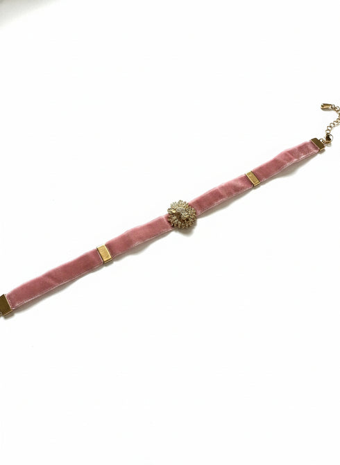 ROMANTIC LION VELVET CHOKER