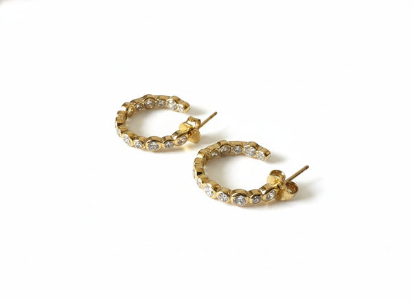 MINIMALIST DOUBLE HOOPS