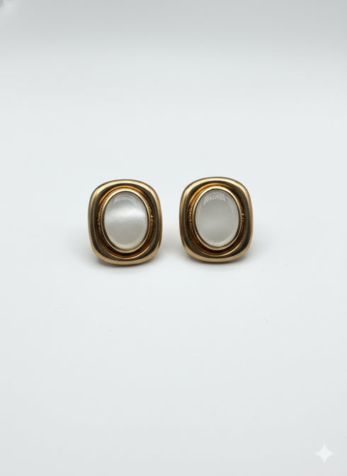 VINTAGE MOONSTONE EARRING