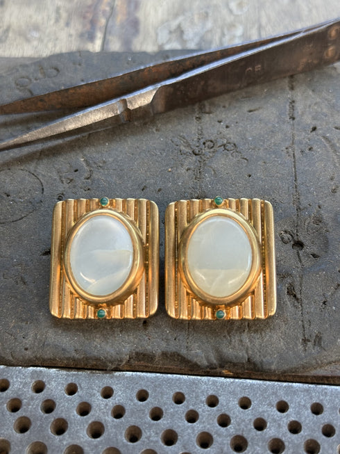 RIBBED MOONSTONE EARRING