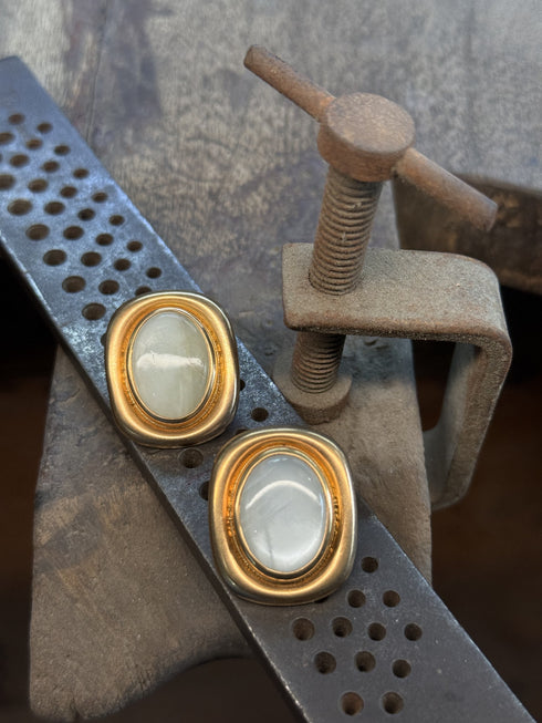 VINTAGE MOONSTONE EARRING