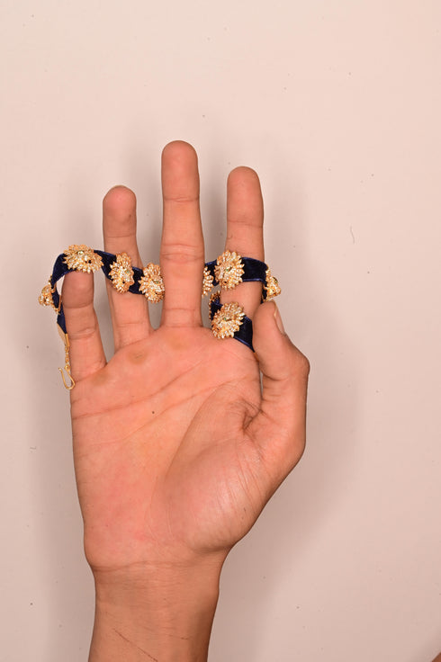LION VELVET CHOKER